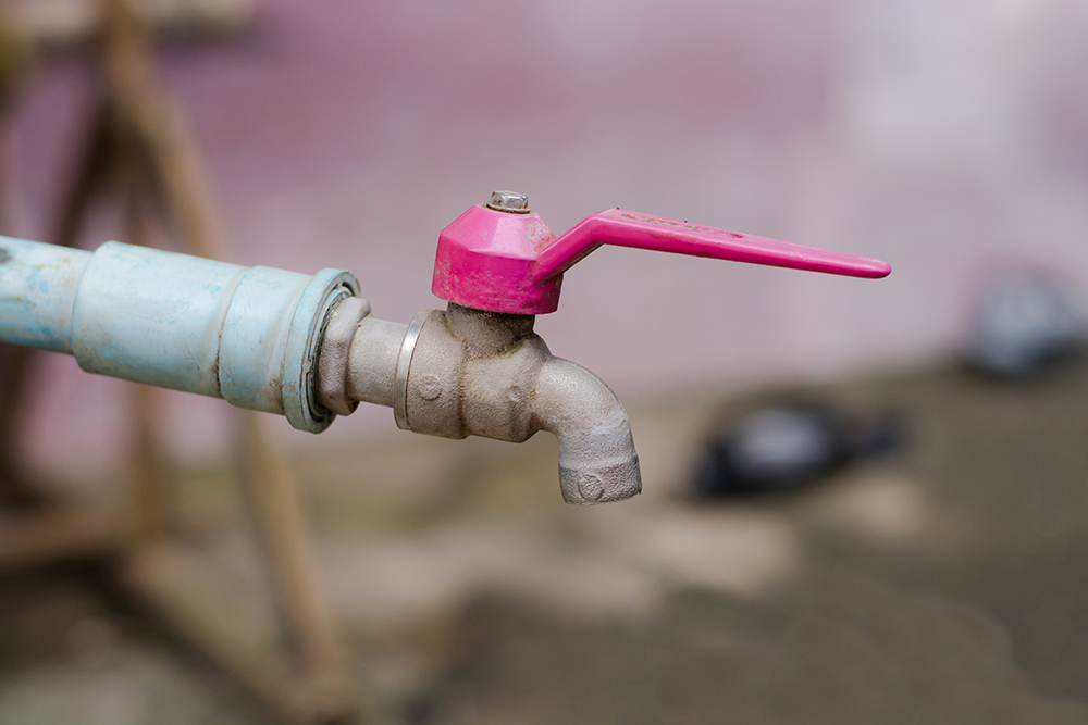¿Cómo limpiar grifos oxidados?
